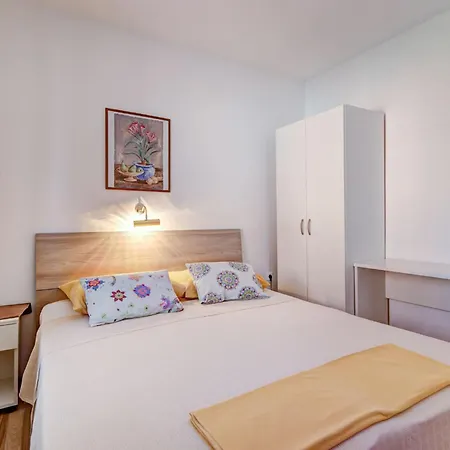 Fuer 6 Personen Mit Panoramablick Aufs By Interhome Apartman Novi Vinodolski