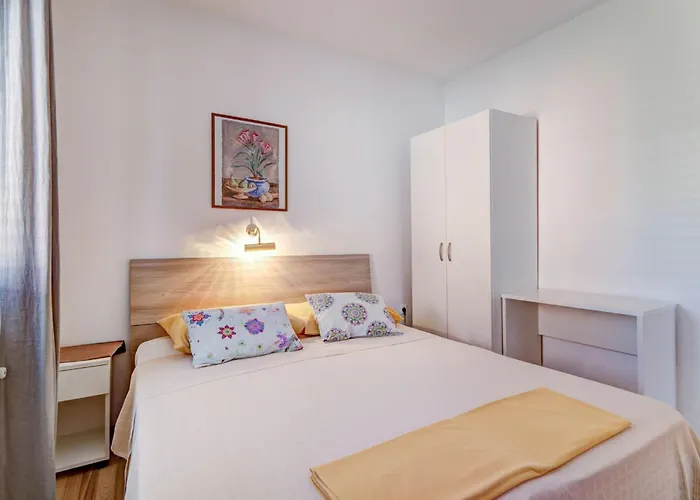 Fuer 6 Personen Mit Panoramablick Aufs By Interhome Apartamento Novi Vinodolski
